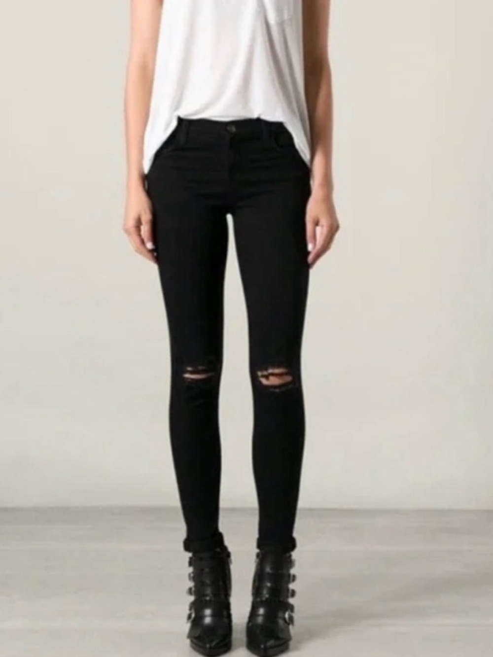 J Brand Black Distressed high rise Skinny Jeans size 27 washed black hue